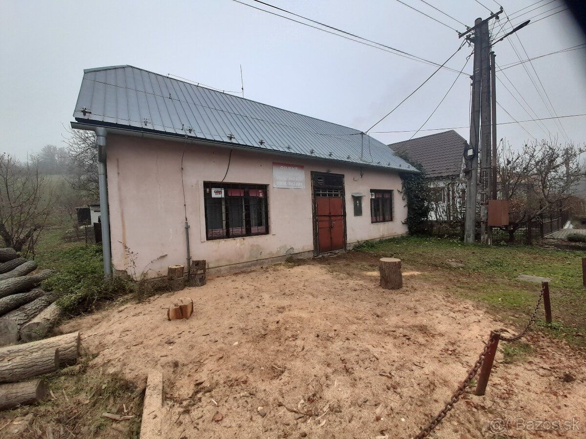 🌍 Lokalita: Budova sa nachádza v centre obce Dolné Mladonice