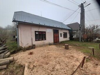 🌍 Lokalita: Budova sa nachádza v centre obce Dolné Mladonice