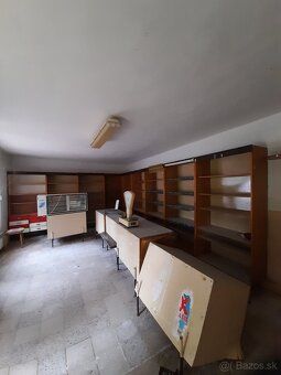 🌍 Lokalita: Budova sa nachádza v centre obce Dolné Mladonice