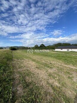 Ponúkame na predaj veľký pozemok s rozlohou 4908m² na ul. Že