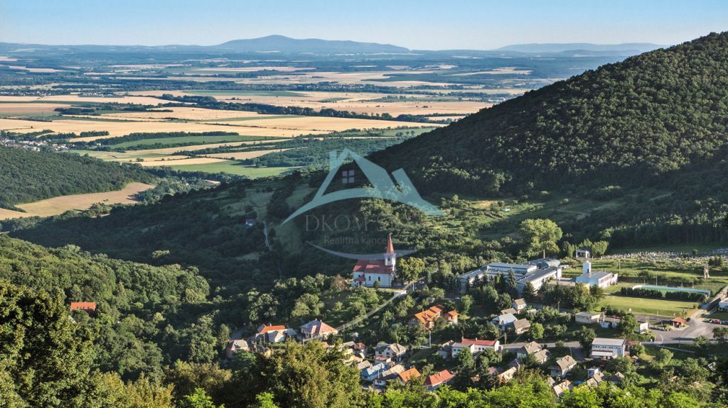 Ponúkame na predaj pozemok v obci Hrušov v okrese Veľký Krtí