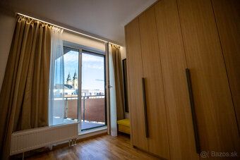 We offer for sale a completely renovated high-standard apartment