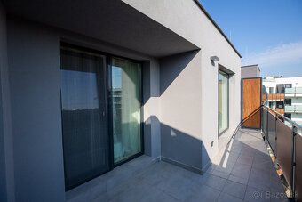 We offer for sale a completely renovated high-standard apartment