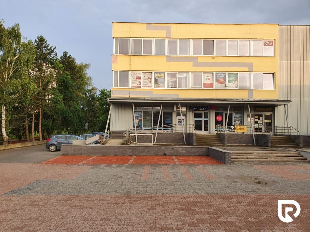 RADO Reality ponúka na prenájom obchodný priestor pred admin
