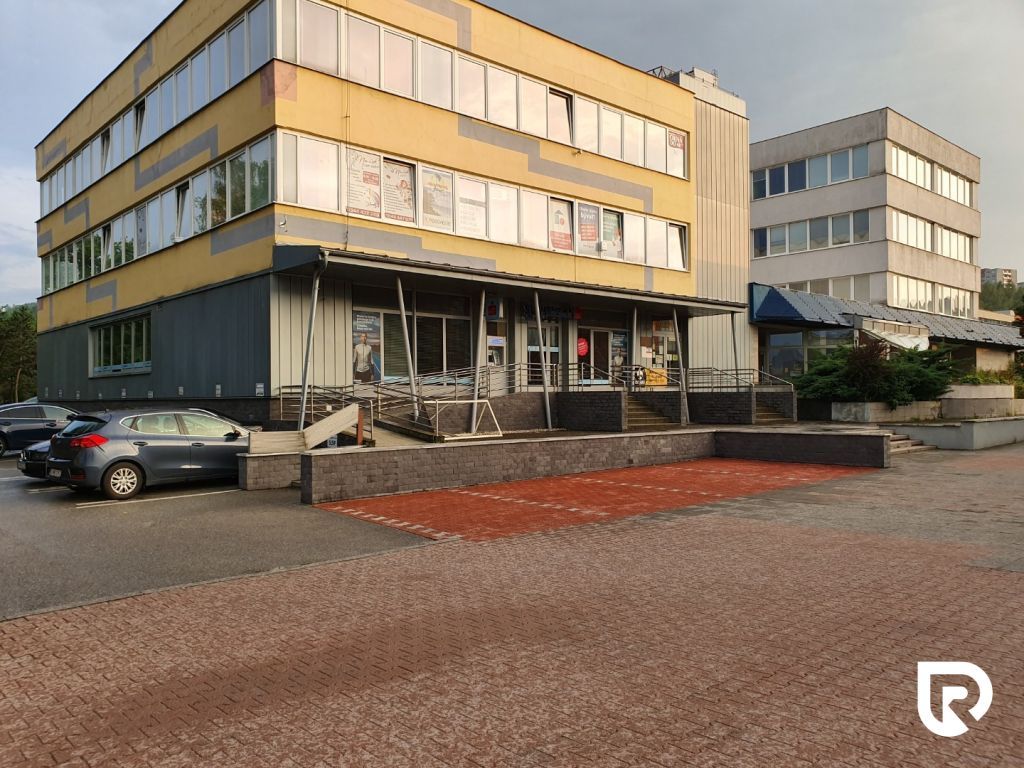 RADO Reality ponúka na prenájom obchodný priestor pred admin