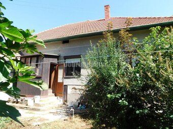 We offer for sale a cozy 4-bedroom family house in the village of Gbel
