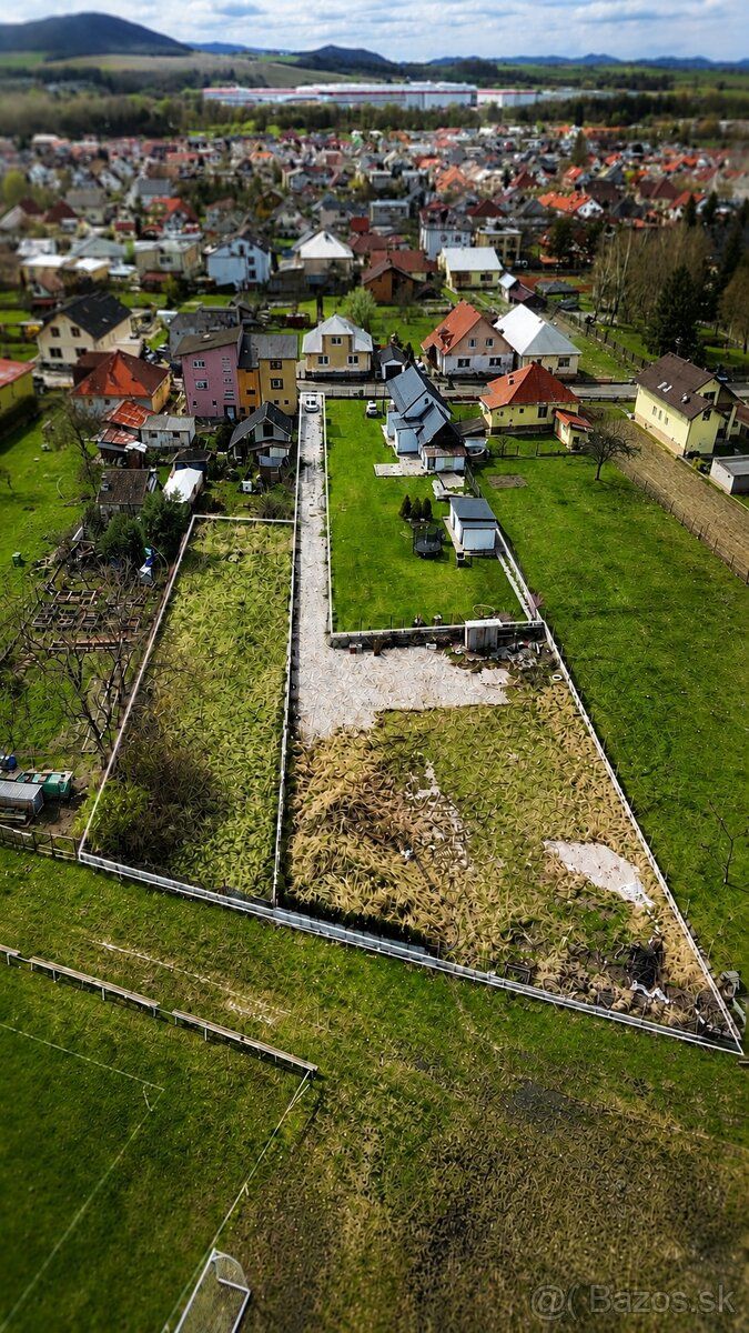 Predám stavebný pozemok v obci Strečno s výmerou 1405 m². Po