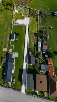Predám stavebný pozemok v obci Strečno s výmerou 1405 m². Po