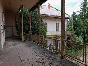 Ponúkame Vám na predaj budovu v historickom centre mesta Kom