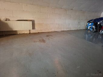 Ponúkam na prenájom garáž, skladove kontajnery a parkovacie 