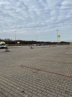 Spoločnosť Merkury Market ponúka na prenájom obchodný priest