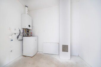 Sprzedam 4-pokojowy bungalow w centrum miejscowości Cabaj – Čápor przy ulicy Wagnera w stanie surowym.