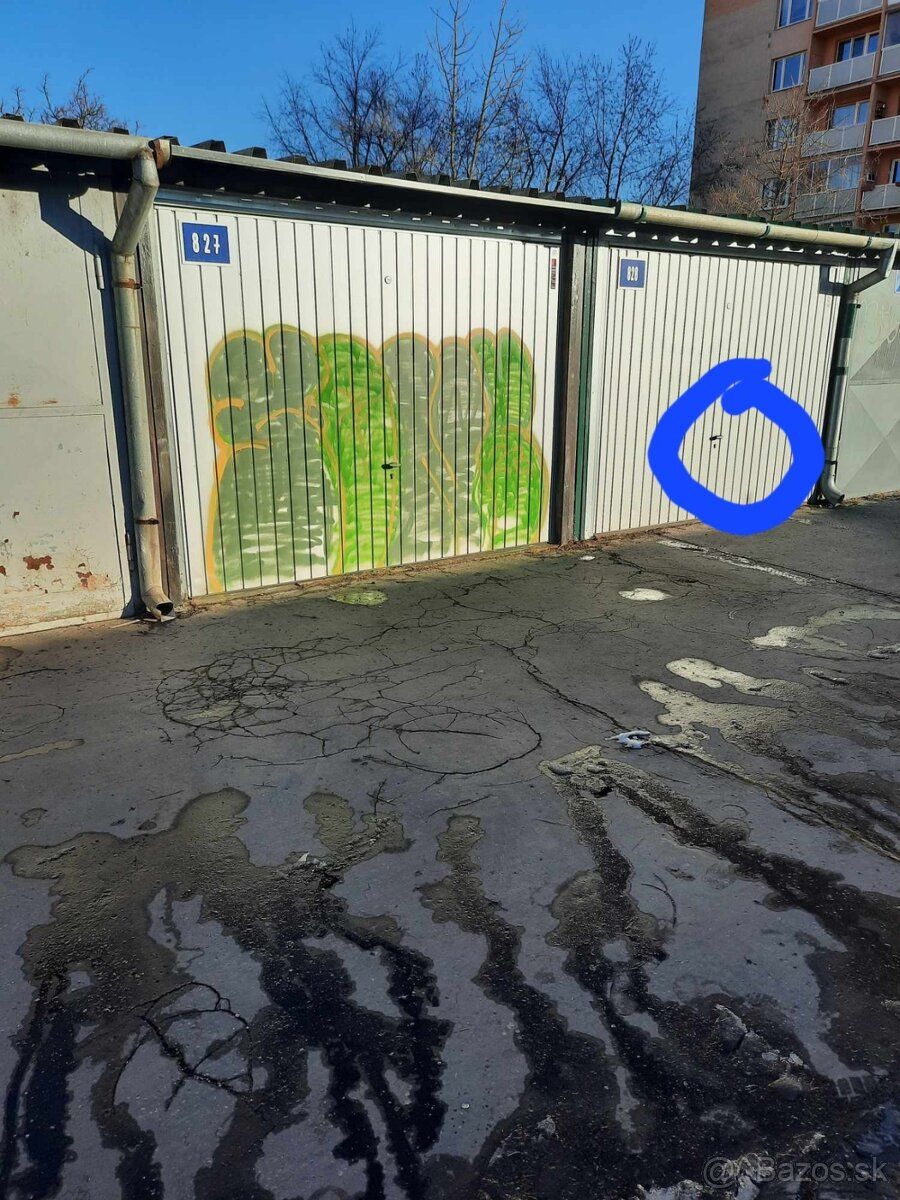 na prenájom garáž, elektrická brána na diaľkové ovládanie, a