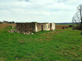 Na predaj pozemok v obci Čekovce, okres Krupina. Slnečný a r
