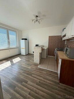 📌1 i. byt, ul.M.R.Štefánika, LV , ☎️0940/498 000 💰 450,-eur 