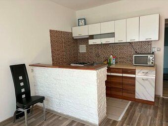 📌1 i. byt, ul.M.R.Štefánika, LV , ☎️0940/498 000 💰 450,-eur 