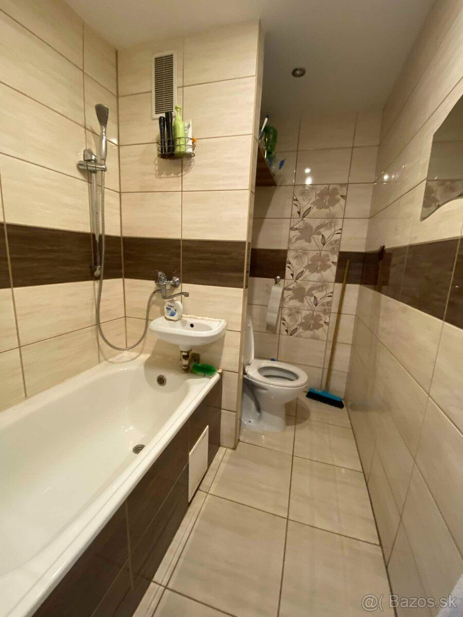 📌1 i. byt, ul.M.R.Štefánika, LV , ☎️0940/498 000 💰 450,-eur 