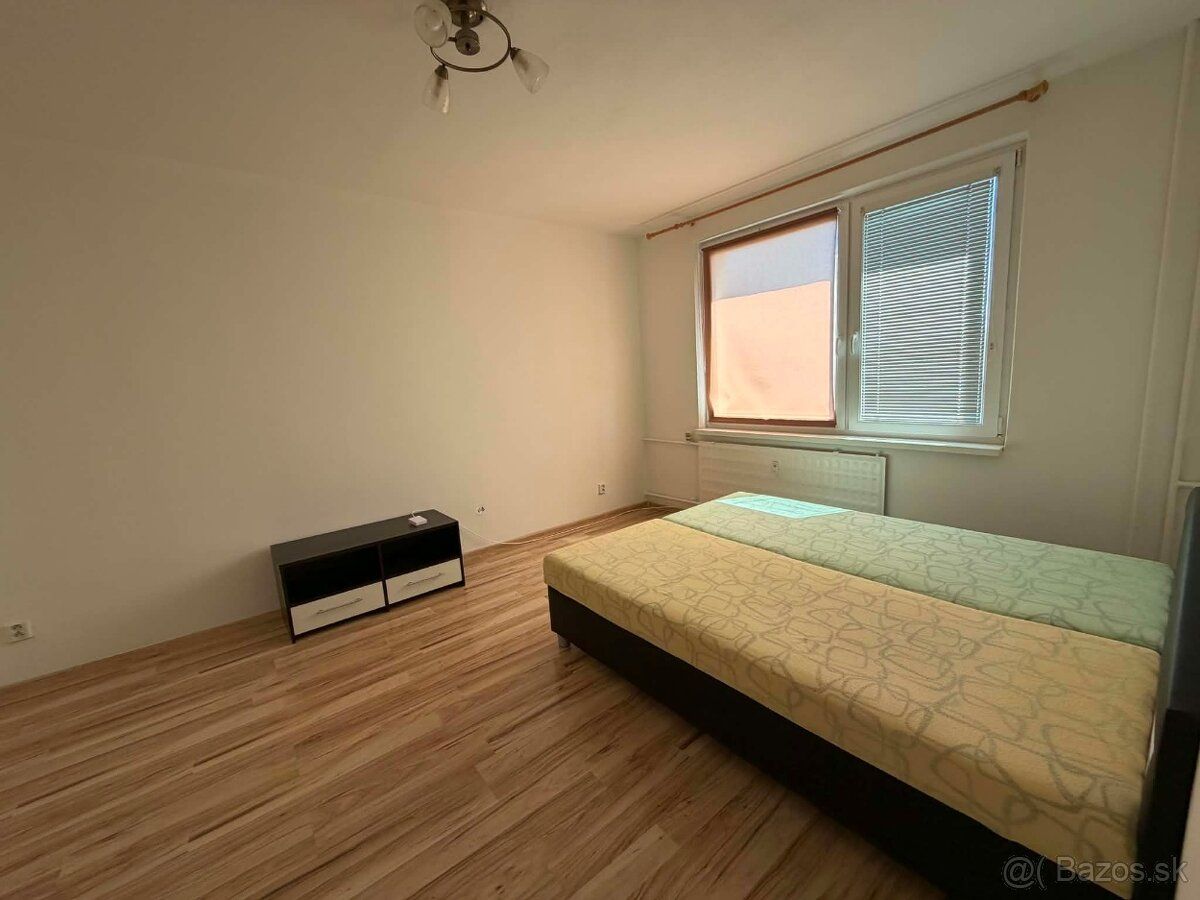 📌1 i. byt, ul.M.R.Štefánika, LV , ☎️0940/498 000 💰 450,-eur 