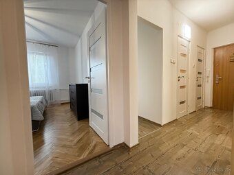 Ponúkam na prenájom svetlý , priestranný a zariadený 2-izbov