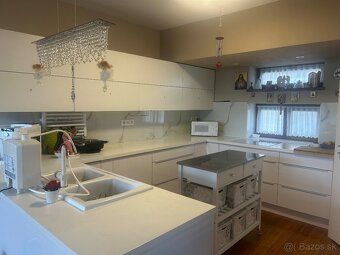 TOP PONUKA - SAMOSTATNÝ - Bungalov 520m2 pozemok- moderný,za