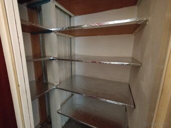 Ponúkame na predaj 2 izbový byt s kuchynským kútom/47m2/ v T