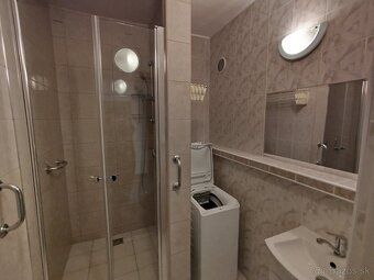 Ponúkame na predaj 2 izbový byt s kuchynským kútom/47m2/ v T