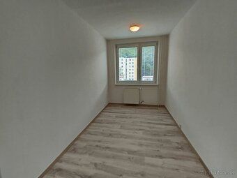 Ponúkame na predaj 2 izbový byt s kuchynským kútom/47m2/ v T