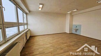 Prenajmem kanceláriu na prízemí vo dvere na Dukelských hrdin