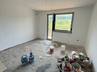 Predám priestranný rodinný dom (7+1) s garážou a 1784 m2 poz