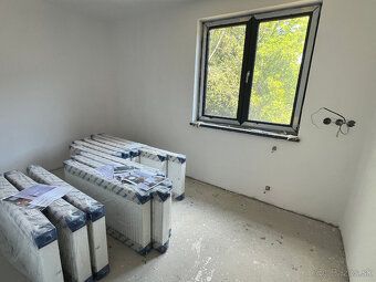 Predám priestranný rodinný dom (7+1) s garážou a 1784 m2 poz