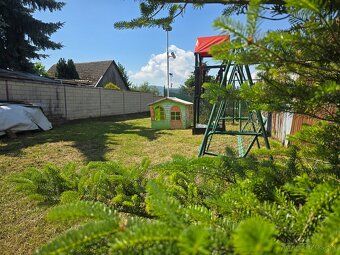 AK HĽADÁTE DOM S VEĽKÝM POZEMKOM, PRÁVE JE TU AJ S NOVOU CEN
