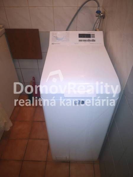 Ponúkame na prenájom garsónku v Prievidzi, v blízkosti želez