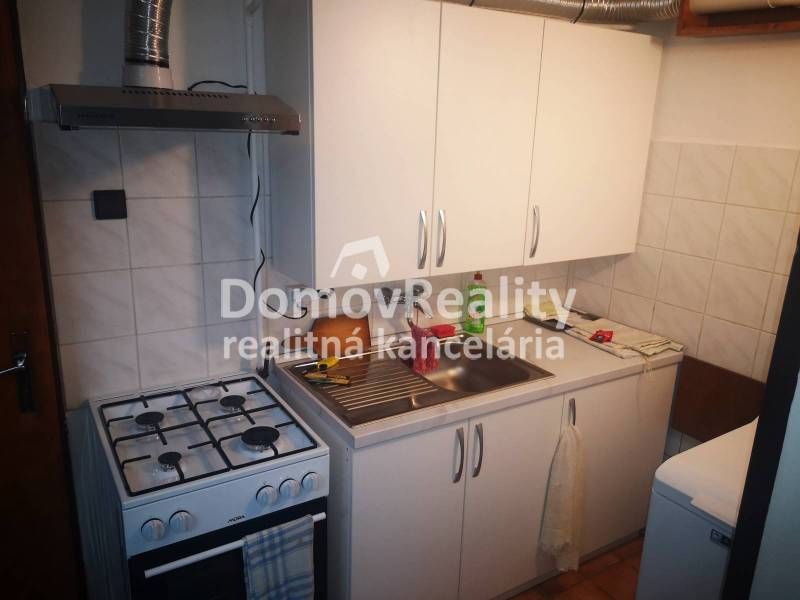 Ponúkame na prenájom garsónku v Prievidzi, v blízkosti želez