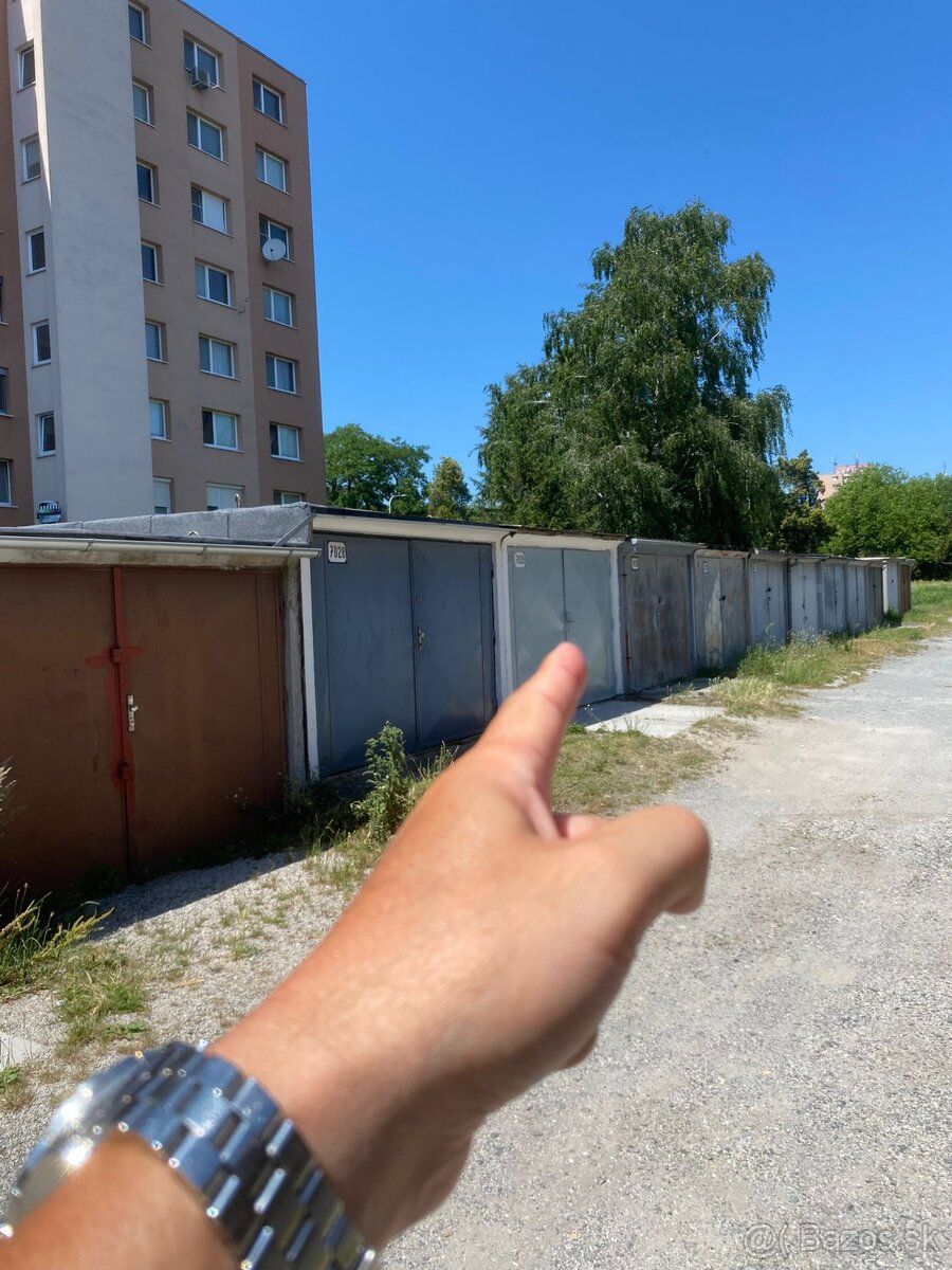 Ponúkam vám na predaj garáž pred bytovým domom na ulici Žele