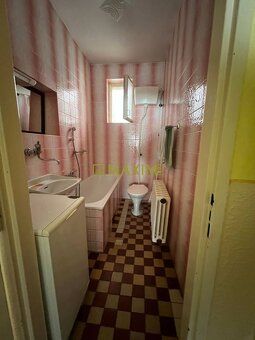 Ponúkame na predaj rodinný dom zo záhradou o celkovej rozloh
