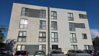 Ponúkame na prenájom priestrannú 30 m2 garsonku v meste Vráb