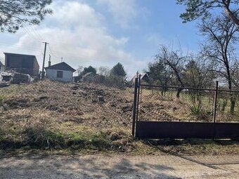 Vo výhradnom zastúpení majiteľov ponúkame na predaj pozemok 