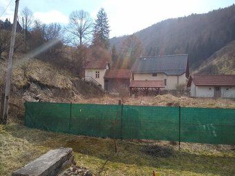 Predávam stavebný pozemok o výmere 973m². Pozemok sa nachádz