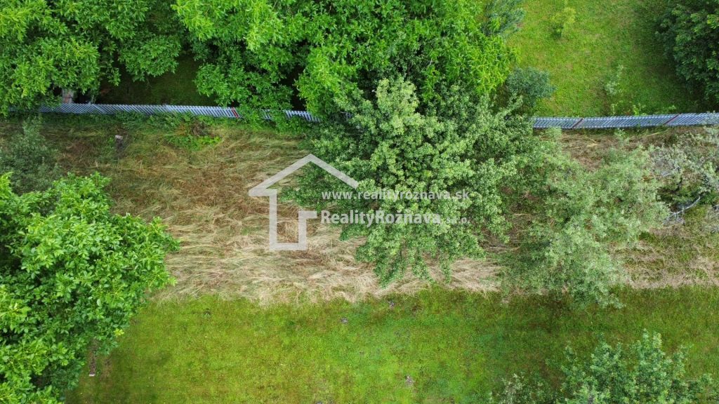 Ponúkame Vám na predaj slnečný pozemok na ploche 968 m² v ma