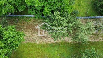 Ponúkame Vám na predaj slnečný pozemok na ploche 968 m² v ma