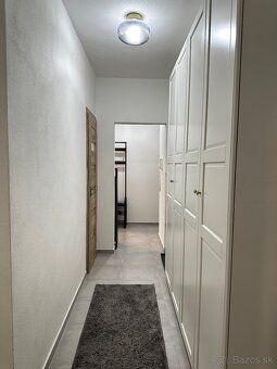 Spoločnosť Rented ponúka na prenájom 2 izbový byt o rozlohe 