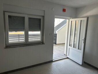 NA PREDAJ – KOMPLETNE ZREKONŠTRUOVANÉ APARTMÁNY NA OSTROVE V