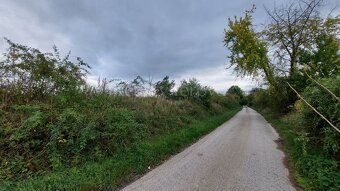 Základné informácie: Ponúkame na predaj pozemok v katastráln