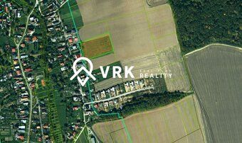 Ponúkame na predaj rozľahlý pozemok s výmerou 9 860 m² v obc