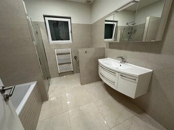 Popis • 5izbový luxusný rodinný dom • 1 podlažný • úžitk. pl