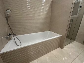 Popis • 5izbový luxusný rodinný dom • 1 podlažný • úžitk. pl