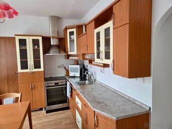 Ponúkam na prenájom 3 izbový byt na Bysterci ul. Športovcov.