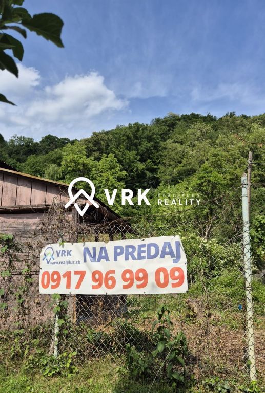 Ponúkame Vám na predaj priestranný pozemok v záhradkárskej l