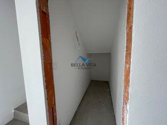 Hľadáte pekný, moderný ale útulný dom v kľudnom prostredí? T