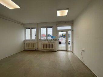 Ponúkame na prenájom obchodné priestory o výmere 67 m² na pr